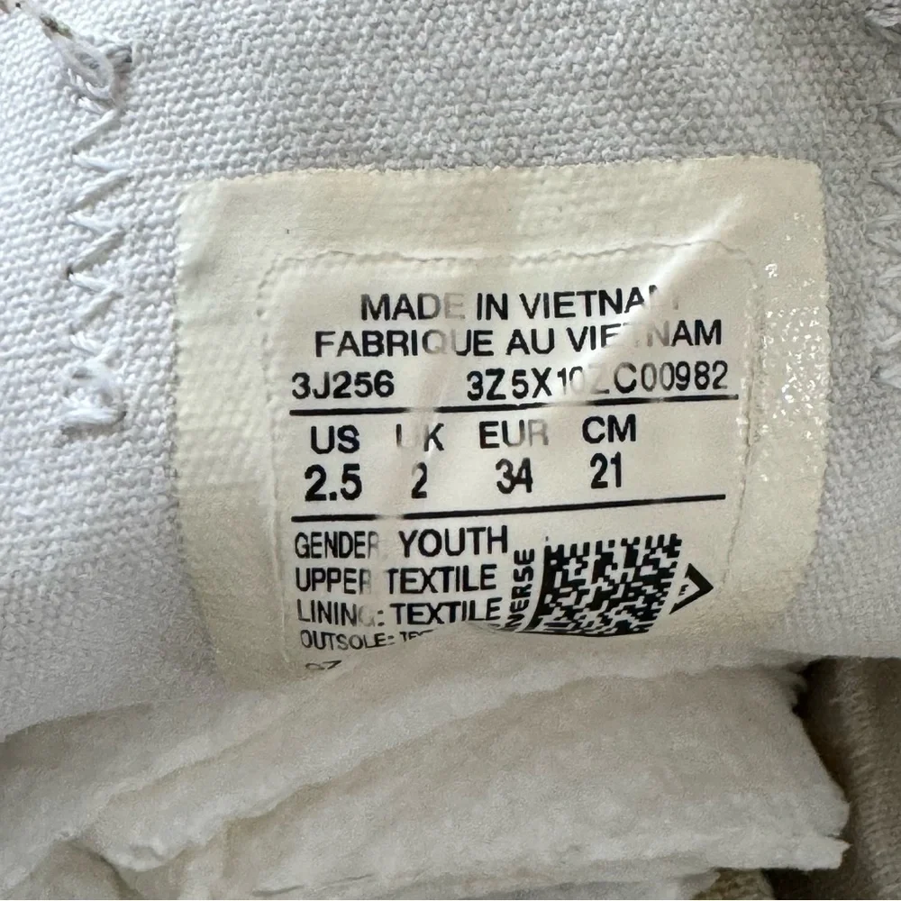 Converse Chuck Taylor All Star low Top sneakers shoes Off White kids size 2.5